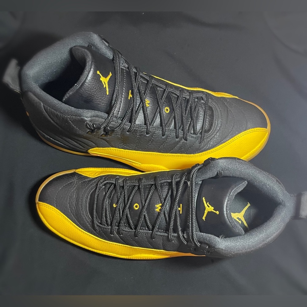 Jordan 12 Retro
Black University Gold
11.5